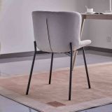Juego de 4 Sillas con Estructura de Madera Tapizadas en Color Gris Claro y Patas Acabado Negro - Medidas 50x54x81 cm